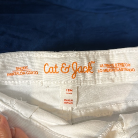 Cute white cutoff summer shorts soft denim for toddler girl - Picture 3 of 4